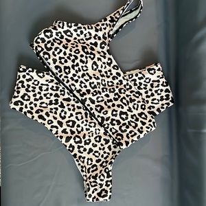 NWOT LIGHT PINK LEOPARD PRINT SWIMSUIT